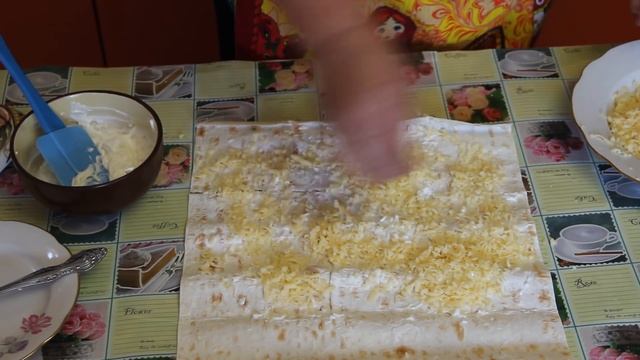 Рулет из лаваша с сыром и зеленью. Горячая закуска.