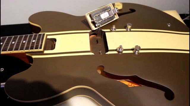 Blink 182 Tom Delong’s Gibson 333 replica смотреть онлайн