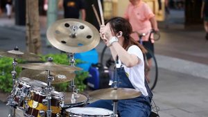 羅小白S. White -追追追(黃妃) - Барабанщица-виртуоз из Тайваня.Amazing Girl Drummer