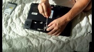 How to (i) open and clean fan in emachines E730G