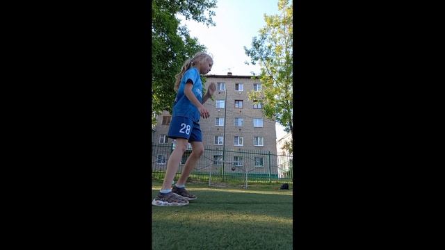 Мяч с неуправляемой траекторией vs Обычный мяч