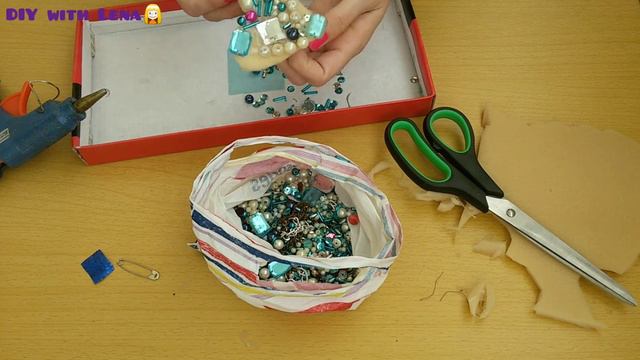 DIY Брошь своими руками из бусин и поролона? Легко! смотреть онлайн