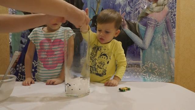 Проводим опыты с сухим льдом, мыльными пузырями и воздушными шариками. Вулкан из мыльной пены, маги смотреть онлайн