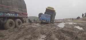 Вездеходы КамАЗ месят грязь в Афганистане