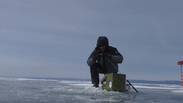 Рыбалка на Байкале со льда. Ловля глубинного омуля.