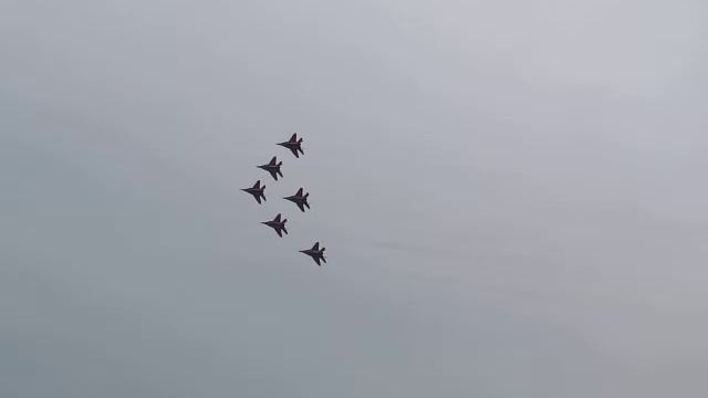 МАКС-2017. Пилотажная группа " Стрижи ". смотреть онлайн