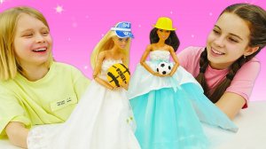 Игры переодевалки в куклы Barbie - Игрушки Барби на конкурсе костюмов! Веселые видео для девочек