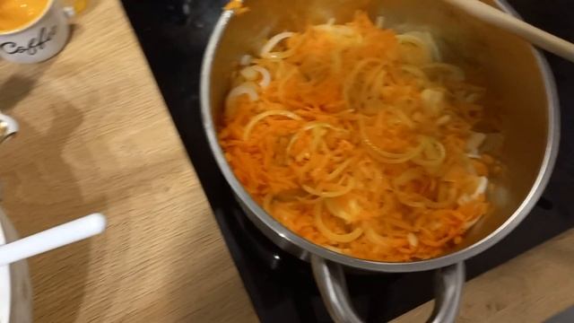 ОТЛИЧНОЕ БЛЮДО ДЛЯ ПОСТА И ДЛЯ ТЕХ,КТО НА ДИЕТЕ/САЛАТ ИЗ ЛУКА, МОРКОВИ И ОТВАРНОЙ РЫБЫ. смотреть онлайн