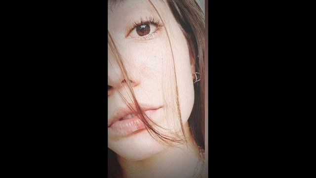 Демет Оздемир поделилась фотографиями со съемок своего нового сериала...