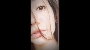 Демет Оздемир поделилась фотографиями со съемок своего нового сериала...