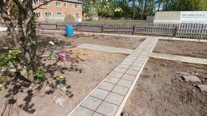 Дорожки в сад из старой советской плитки 33×33 см . , дорожки из щебня. Обзор: 4 заезд , 5 день .