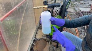 Теперь мытье теплицы занимает 15 минут! Испробовали био средство через пенник