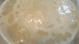 Каша рисовая с яблоками и сушеной клюквой