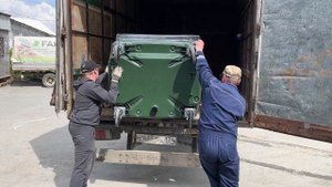 Погрузка мусорных контейнеров на 1100л