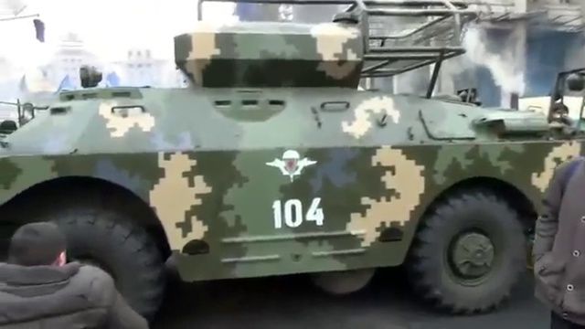 Бронетехника Майдана. Киев, март 2014 г. смотреть онлайн