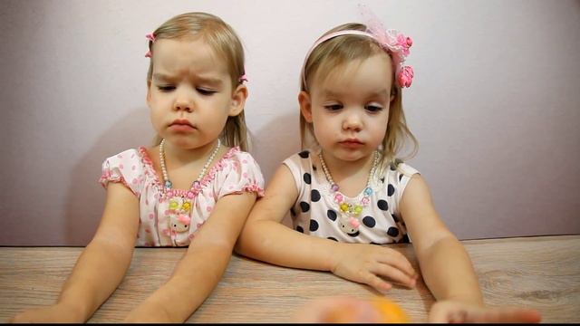 Открываем два Киндер Сюрприза Хелло Китти смотреть онлайн