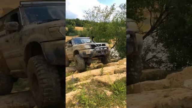 Nissan Patrol vs Suzuki Jimny in Mud Offroad смотреть онлайн
