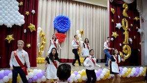 Танец выпускников 2019 под песню "Live it up"