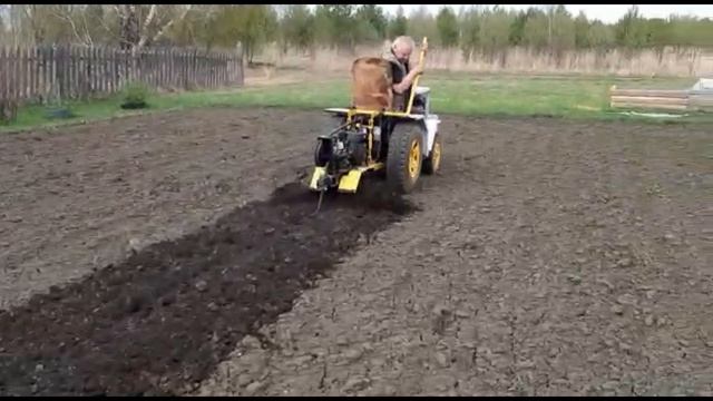 Мотоблок на трактор вместо фрезы (Минитрактор подписчика) смотреть онлайн