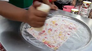 Натуральное фруктовое мороженое в рулетиках- процесс изготовления)