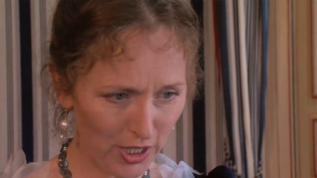 QUEEN HORTENSE AT ARENENBERG смотреть онлайн