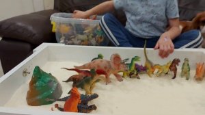 Игрушечные динозавры мультики (игрушки из Парк юрского периода) - смотреть видео для детей