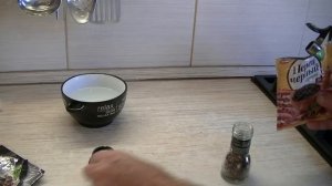 Три простых способа, как открыть одноразовую мельницу для специй