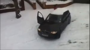 Женщины за рулем.Что они творят??????