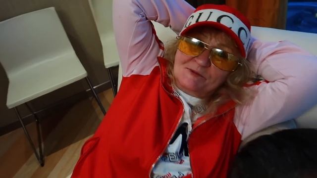 ЖИВУ С ПАРНЕМ КАЧКОМ В 70 ЛЕТ! 10 ФАКТОВ о НАС! БАБКА ГУЧЧИ смотреть онлайн