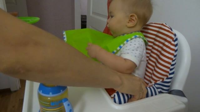 Третье кормление более удачное. Печенька. Стульчик ИКЕЯ смотреть онлайн