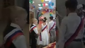 Родителей плакали от такого выступление воспитательница своим выпускникам на выпускном вечере в сад