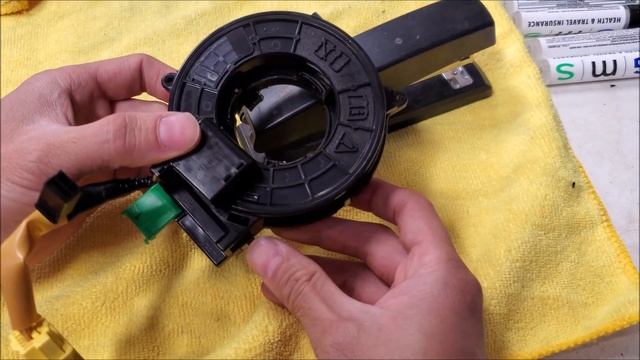 How to Change a Clockspring (Steering Wheel Controls, Airbag Light & Horn not working) | AnthonyJ35 смотреть онлайн