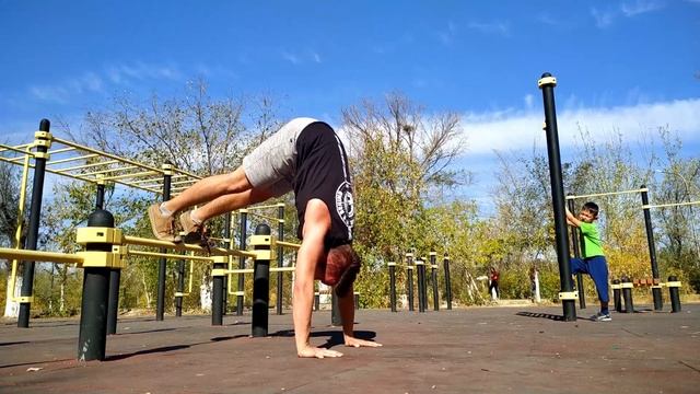 Как научиться стоять на РУКАХ | #1 Подготовка смотреть онлайн