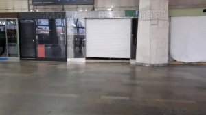 В Москве Курский вокзал вечером летом обзор вестибюля изнутри, как я собирался перед выходом советы