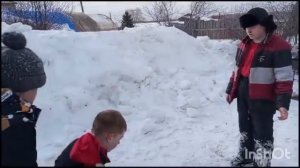 желтый побил Адидаса