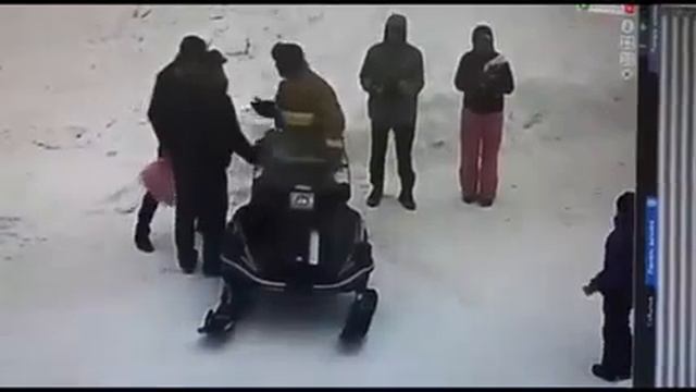 В Татарстане 11летняя девочка попала под снегохот смотреть онлайн