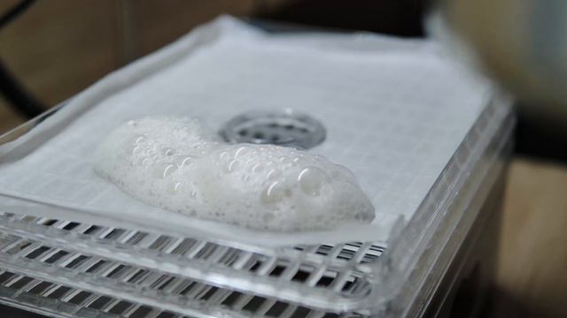 Learn to make MILK CRISPS | Fine Dining Pastry Decoration смотреть онлайн