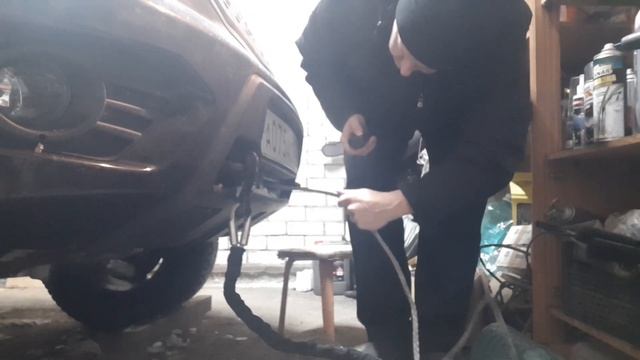 Про кевларовый трос. Правда ли что он зимой примерзает так, что не размотаешь? смотреть онлайн