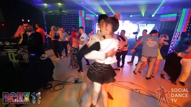 Maxi Solis & Sara - bachata social dancing | DCBX #11 aka DC Bachata Congress смотреть онлайн