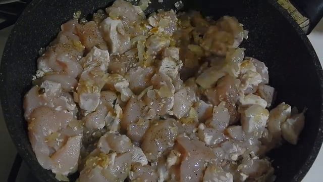 Куриная грудка ?в сметанном соусе с кунжутом.? ВКУСНО, ПРОСТО и ПОЛЕЗНО!