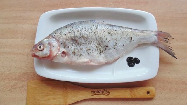 Лещ в духовке в рукаве