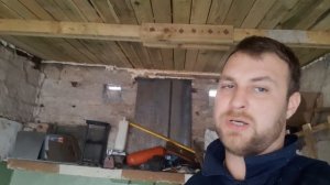 залил пол в мастерской .