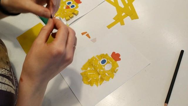 Аппликация  "желтые цыплята, веселые ребята"