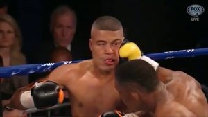 Удар в челюсть - бокс замедленная съемка