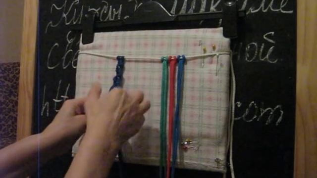 Уроки макраме с нуля. Плетение "цепочки змейка" петельными узлами. #макраме #плетение #курс_макраме