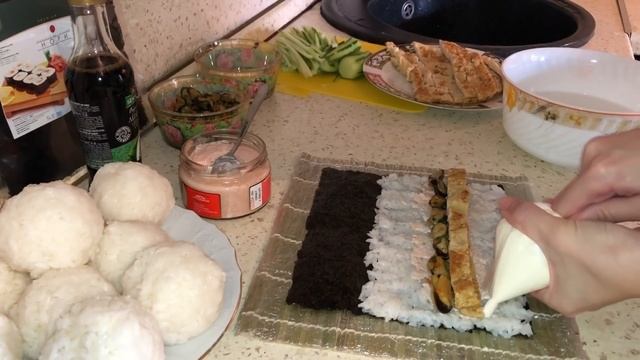 РОЛЛЫ.ЗА 650 ₽ 10 РОЛЛОВ?,БЮДЖЕТНО И ОЧЕНЬ ВКУСНО,РОЛЛЫ В ДОМАШНИХ УСЛОВИЯХ, ПРИГОТОВИТ КАЖДЫЙ 90ШТ смотреть онлайн