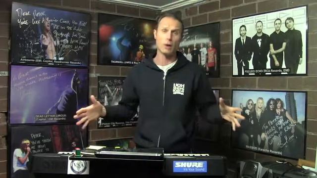 Professional Singing Teacher Since 1993, Why I Never Use The Lip Trill Warmup! смотреть онлайн