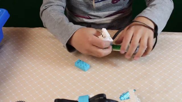 Собираем паука из Лего Lego WeDo 2.0