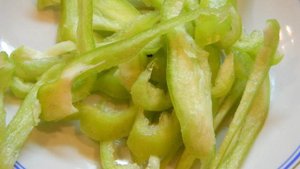 Салат из пекинской капусты с черносливом