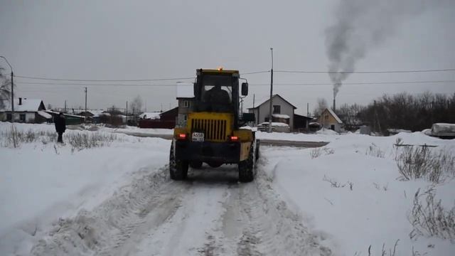 Погрузчик ТО-30. Уборка снега. смотреть онлайн